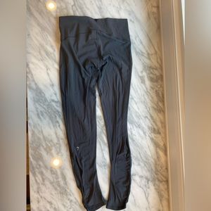 IVIVVA LEGGINGS WITH SCRUNCH ON THE ANKLES🩶🩵